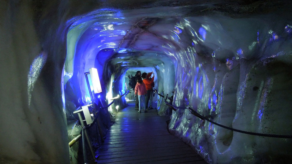 stubaital gletscher eisgrotte neustift  unterkunft ferienzimmer ferienhaus weerberg urlaub tirol österreich ski wandern lift holiday sommer winter herbst