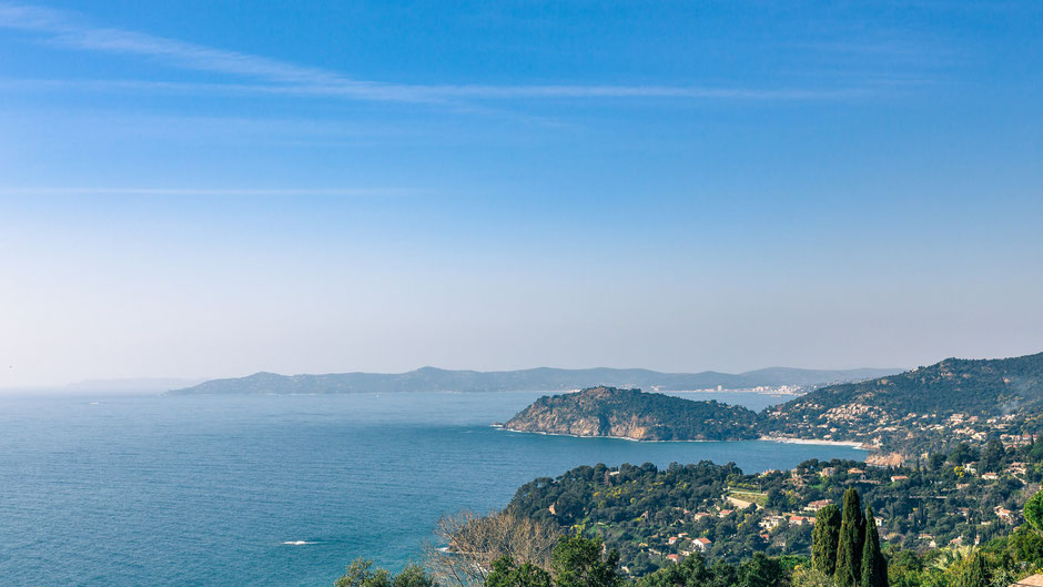 Vue depuis les hauteurs de Rayol-canadel-sur-mer. Nous pouvons voir le cap nègre.