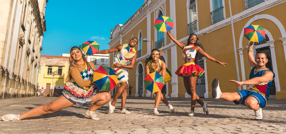 carnaval, brasil, olinda, carnaval de brasil, carnaval de recife, carnaval libre, desfile de carnaval más grande, frevo, maracatu, samba, galo de madrugado, carnaval callejero