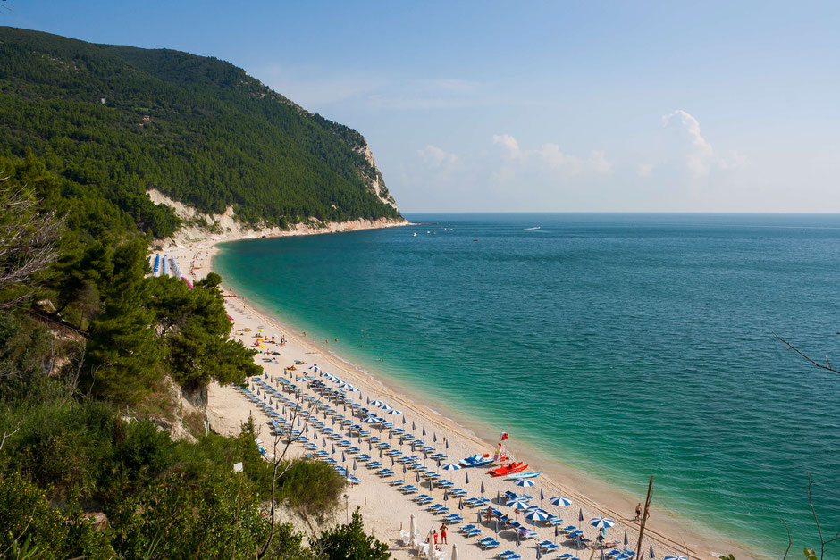 Beach at Monte Conero. A nice day trip from Vecchi Maestri B&B, adults only luxury holiday apartments with swimming pool, professional gym and beautiful views over the hills of Le Marche. Book now.