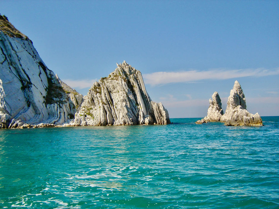 Le due sorelle, the two sisters, two pointed white cliffs that rise above the water at the coast of Ancona. A nice day excursion from B&B Vecchi Maestri, adults only apartments in San Pietro, Arcevia. With pool and professional gym. Book your stay now.