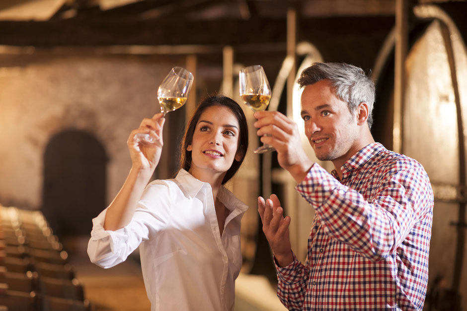 Visit wineries in Italy and enjoy a wine tasting. Experience authentic experiences and take Instagram-worthy photos in Le Marche during your holiday at Vecchi Maestri B&B, luxury adults-only apartments with swimming pool and gym. Book now.