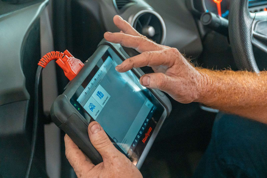 Prestation de diagnostic électronique : passage de la valise électriqu multimarques en cas de panne, pour effacer et corriger témoin ou voyant lumineux.