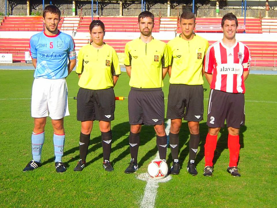 En el partido de la pasada temporada en Ellakuri el Laudio empató sin goles ante el Ariznabarra. Foto: Koldo Zurimendi.