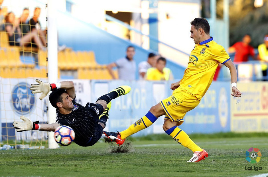 Sergio Herrera tuvo un excelente debut en Segunda con el Huesca. Foto: LaLiga