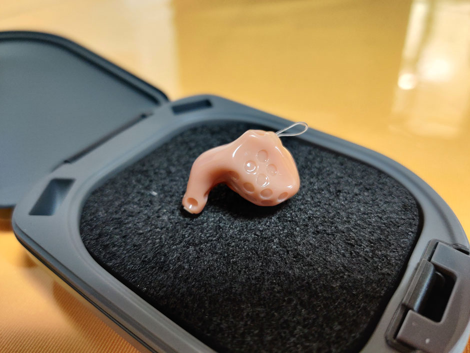 新潟県長岡市のフエキ補聴器専門店はオーダーメイド補聴器装用時の圧迫感を軽減するディンプル加工も承っております
