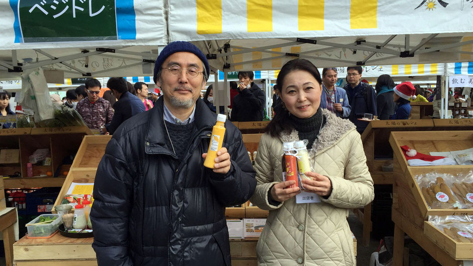有限会社ブレーントラスト、代表・料理家の小野美穂さん、相談役・アートディレクターの大瀧政喜さんです。ベジドレは野菜が大好きになる魔法のドレッシングです。「お家で食べるごはんは大事です。それを充実させるお手伝いができたらいいと思って、仕事をしています。」