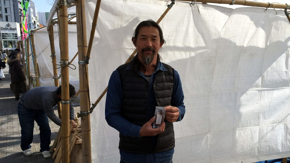 然企画、代表の荻原哲也さん。「柿を通して、みなさんとつながっていけたら嬉しいですね。食べてもらって美味しいと言ってもらえたら、嬉しくて泣いちゃいますね。」