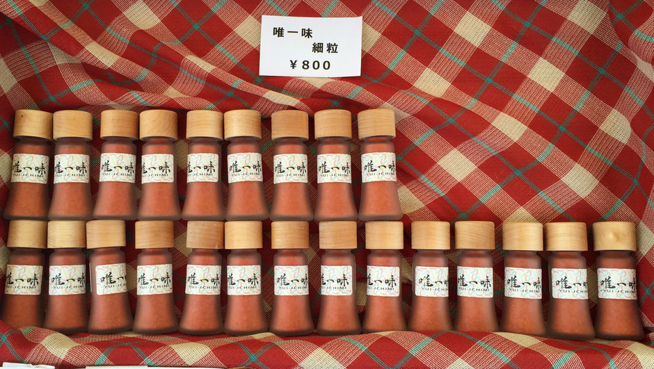 Farm of Frost、代表の宮﨑可奈子さん。「唯一味」日本の唐辛子の中で、最も辛いといわれる「熊鷹」という品種を使用している。ハンバーガーにかけても、肉のジューシーさに負けない美味しさを味わうことができる。