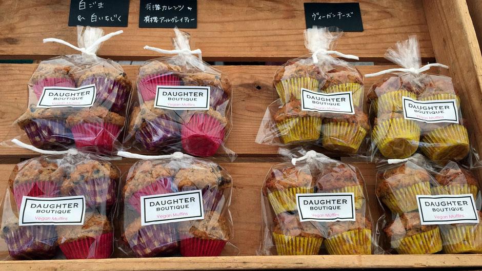 DAUGHTER BOUTIQUE(ドーター ブティック)。カラフルな中にも統一感がある。つい手に取ってしまいたくなる、引力をもっている。