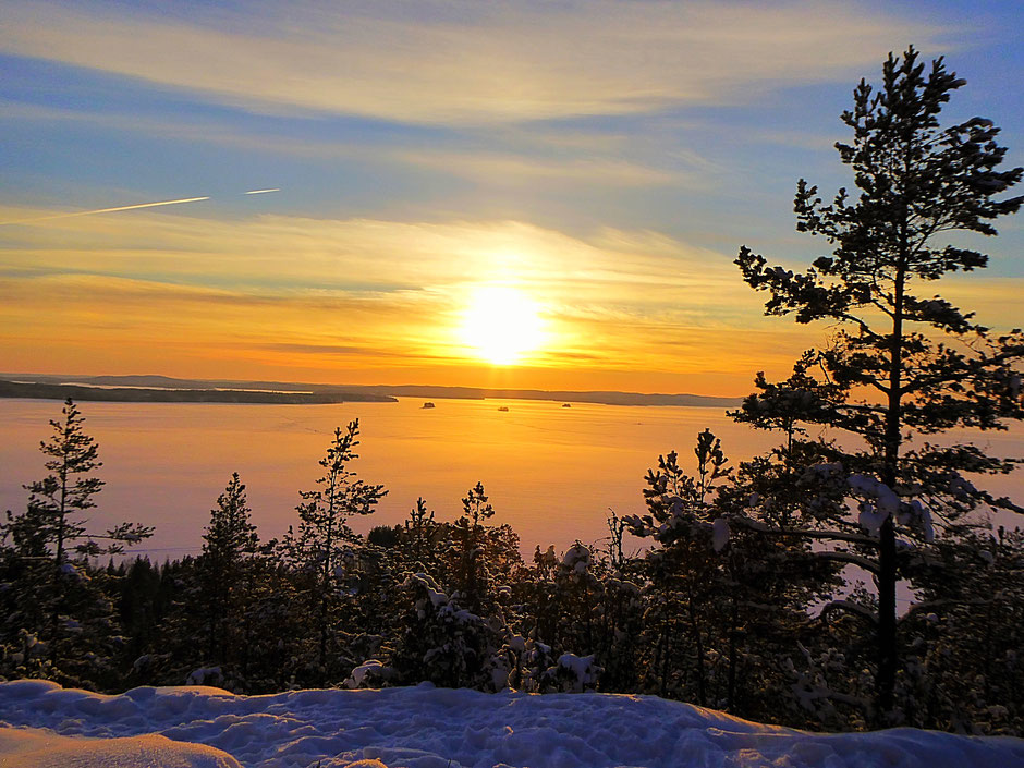 Winterlandschaft am See Finnland