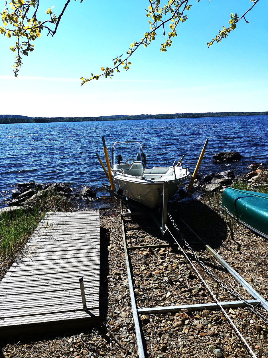 Motorboot Bootsrampe See Finnland
