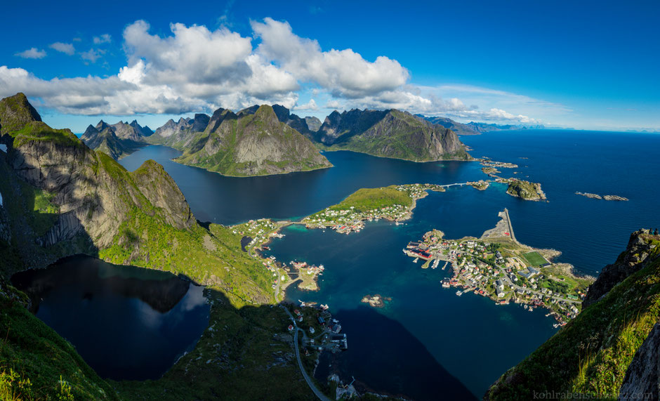 Ausblick vom Reinebringen über die Landschaft der westlichen Lofoten