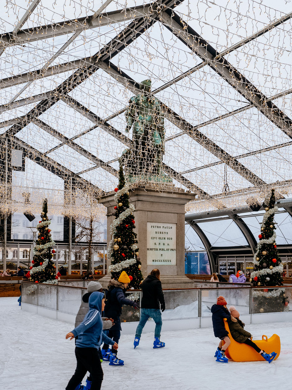 Groenplaats, Ice rink, Bar Den Après, Antwerp Christmas Market, Winter in Antwerpen, Kerstmarkt Antwerpen, Marché de Noël d'Anvers, Antwerpen, Antwerp, Anvers