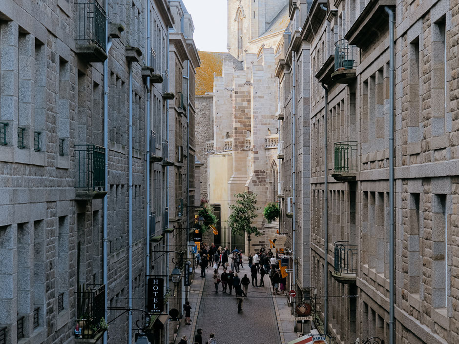 Grand Rue and the Cathedral Saint-Vincent-de-Saragosse