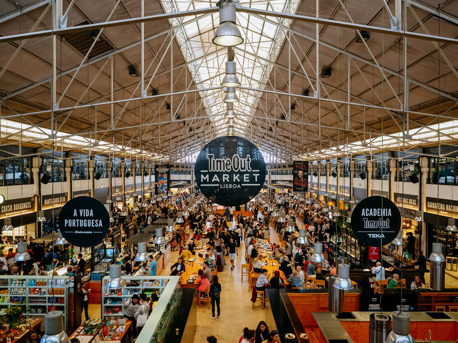 The gigantic Time Out Market with its many food stalls