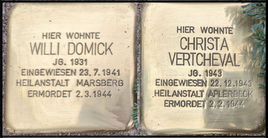 Stolpersteine erinnern an das Schicksal von Willi Domick und Christa Vertcheval. (Foto: Manuel Izdebski)