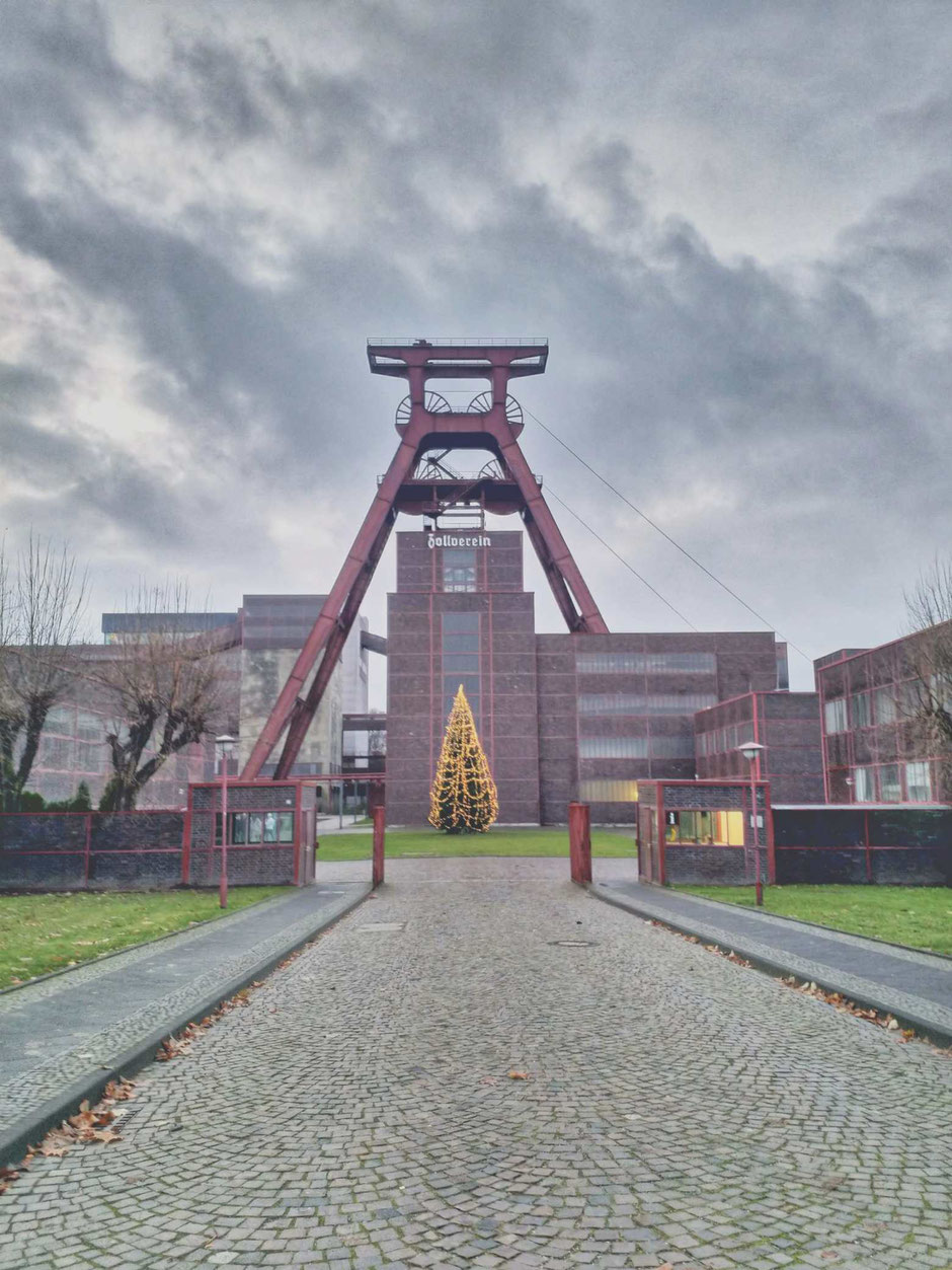 Dier Beitrag enstand als Vortrag bei dem Kongress Zukunftsformate der Region auf Zollverein.