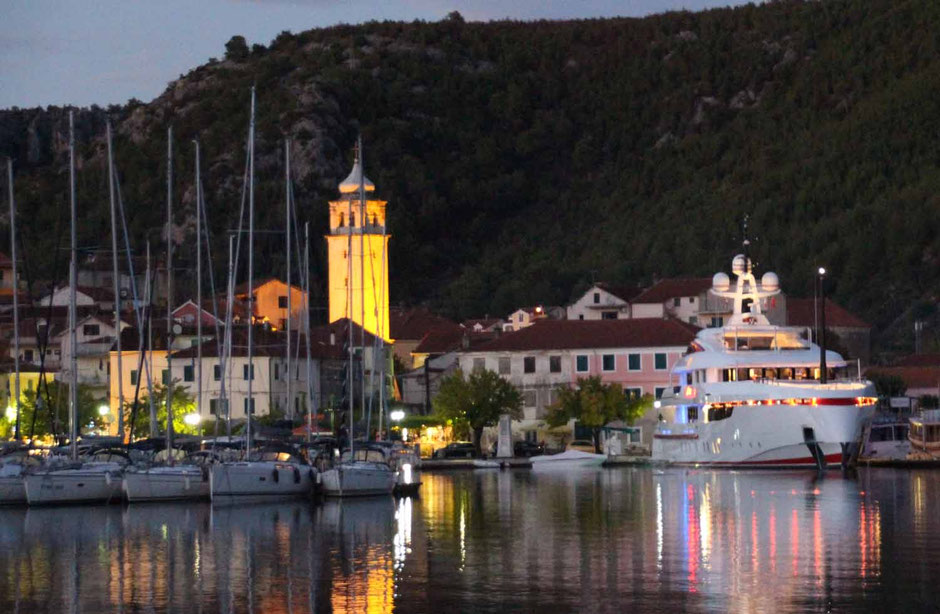 Charter, Urlaub, Katamaran Lagoon 42, Charter Kroatien, Mitsegel Kroatien, Hochseesegeln Kroatien, Yachtcharter, Segeltörn, Charter Kanaren, Segelurlaub, Segelurlaub Kroatien, Segelereise Kroatien, Segelreise, Katamaran Lagoon 42, Yachtcharter Kroati
