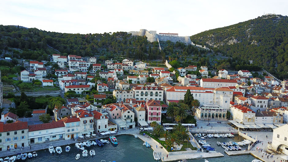 Segeltörn Hvar, Charter, Urlaub, Katamaran Lagoon 42, Charter Kroatien, Mitsegel Kroatien, Hochseesegeln Kroatien, Yachtcharter Kroatien, Segelurlaub, Segelurlaub Kroatien, Segelereise Kroatien, Segelreise, Yachtcharter Kroatien, Katamarantraining