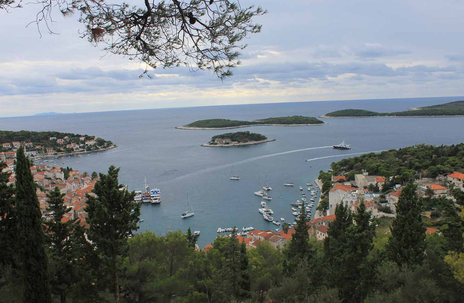 Hvar, Charter, Yachtcharter, Katamaran Lagoon 42, Charter Kroatien, Mitsegel Kroatien, Hochseesegeln Kroatien, Segeltörn, Segelurlaub, Segelurlaub Kroatien, Segelereise Kroatien, Segelreise, Katamaran Lagoon 42, Yachtcharter Kroatien, La