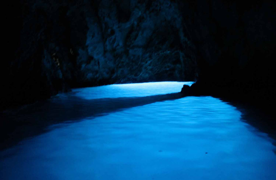 Blaue Grotte, Bisevo, Charter, Yachtcharter, Urlaub, Katamaran Lagoon 42, Charter Kroatien, Mitsegel Kroatien, Segeltörn, Charter Kanaren, Segelurlaub, Segelurlaub Kroatien, Segelereise Kroatien, Segelreise, Katamaran Lagoon 42, Yachtcharter Kroatien