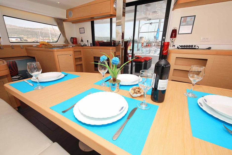 Geschenkidee, Geschenkideen, katamaran lagoon 42, charter, skippertraining, Hochseesegeln, lagoon 42, katamarantraining,  mitsegeln, last minute,  seemeilenbestätigung, seemeilennachweiss