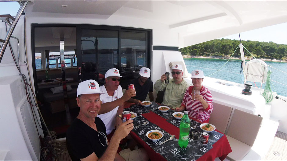 Geschenkidee, Geschenkideen, yachtcharter, charter, Katamaran charter, yachtcharter, charter kroatien, skippertraining, hochseesegeln, mittelmeer,  katamaranlagoon 42, katamarantraining, mitsegeln, überführung, seemeilenbestätigung, seemeilennachweiß