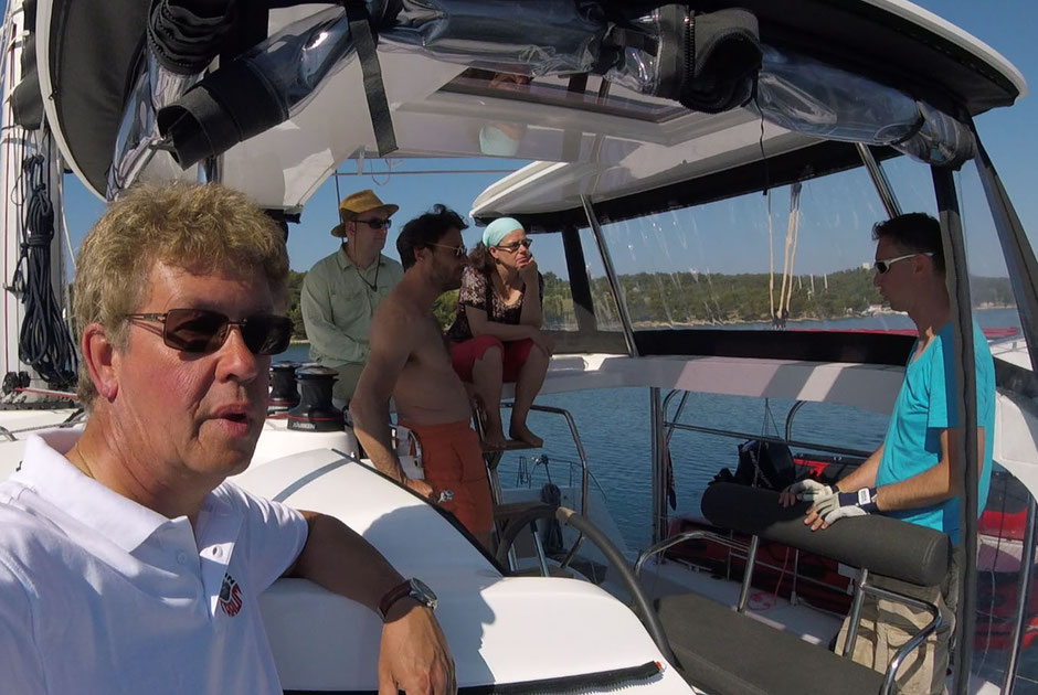 Trainer at helm, Catamaran Skipper Training book, Catamaran Docking Training, Catamaran Lagoon 42, Catamaran Maneuer Training, Catamaran Skipper Training, Catamaran Harbor Maneuver Training, Spring leash undocking, Catamaran Docking Training, Nautical Mil