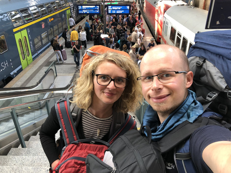 Travelbees World trip begins - central station Hamburg