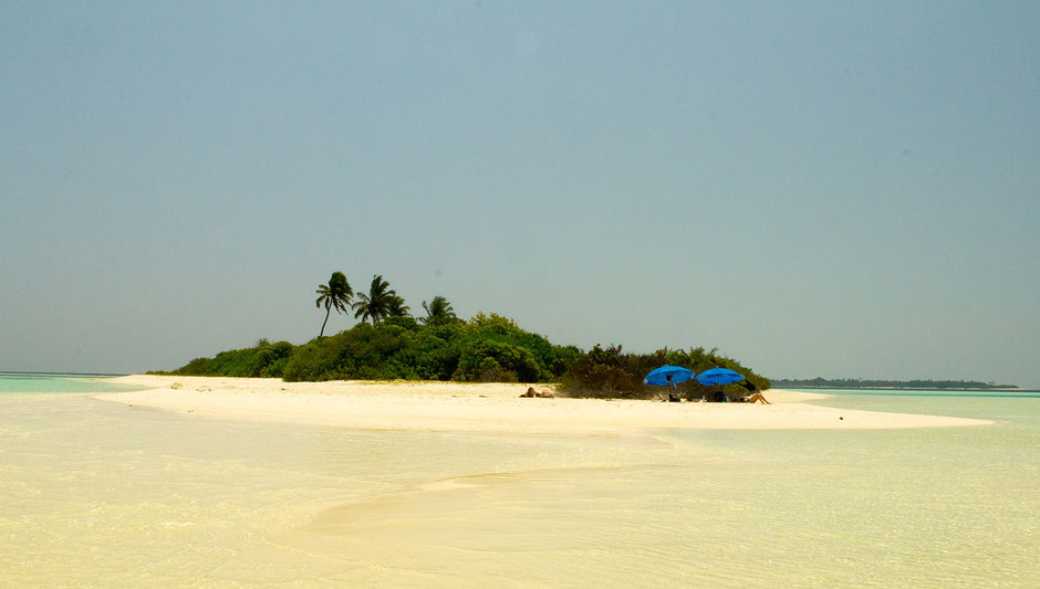 Deserted island - Maldives - travelbees - blog