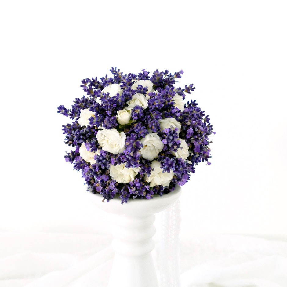 Lavendel-Kugel mit Rosen selbst gemacht