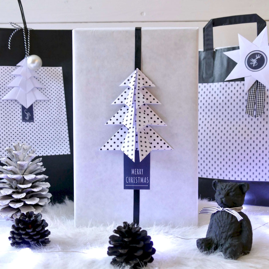 Geschenke schwarz weiss verpacken mit gefaltetem Tannenbäumchen