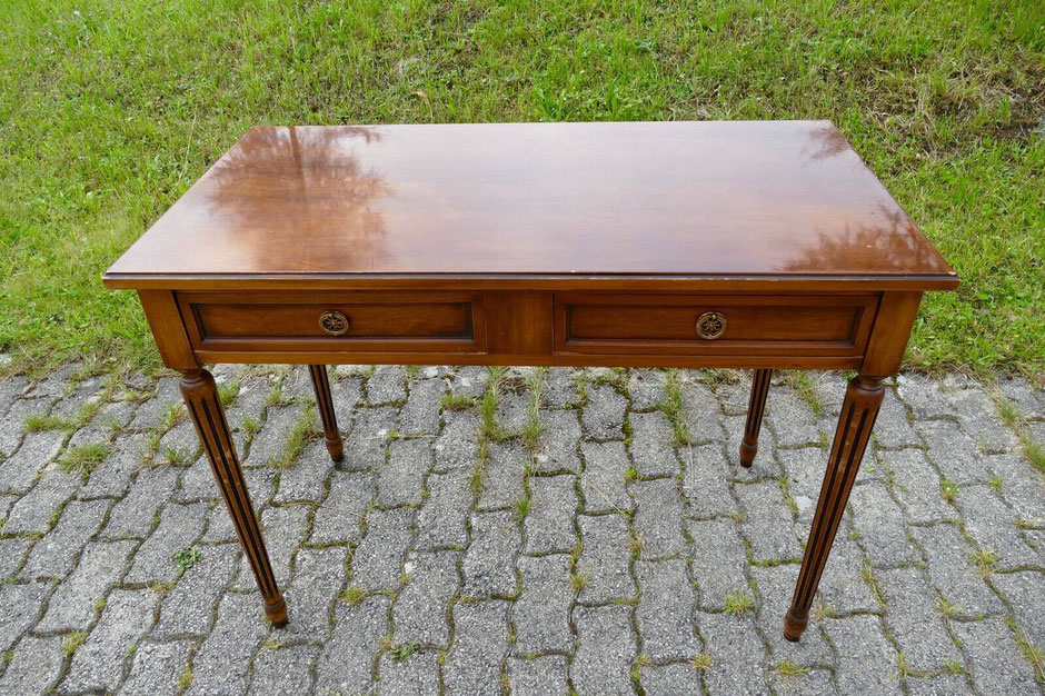 Alter Schreibtisch