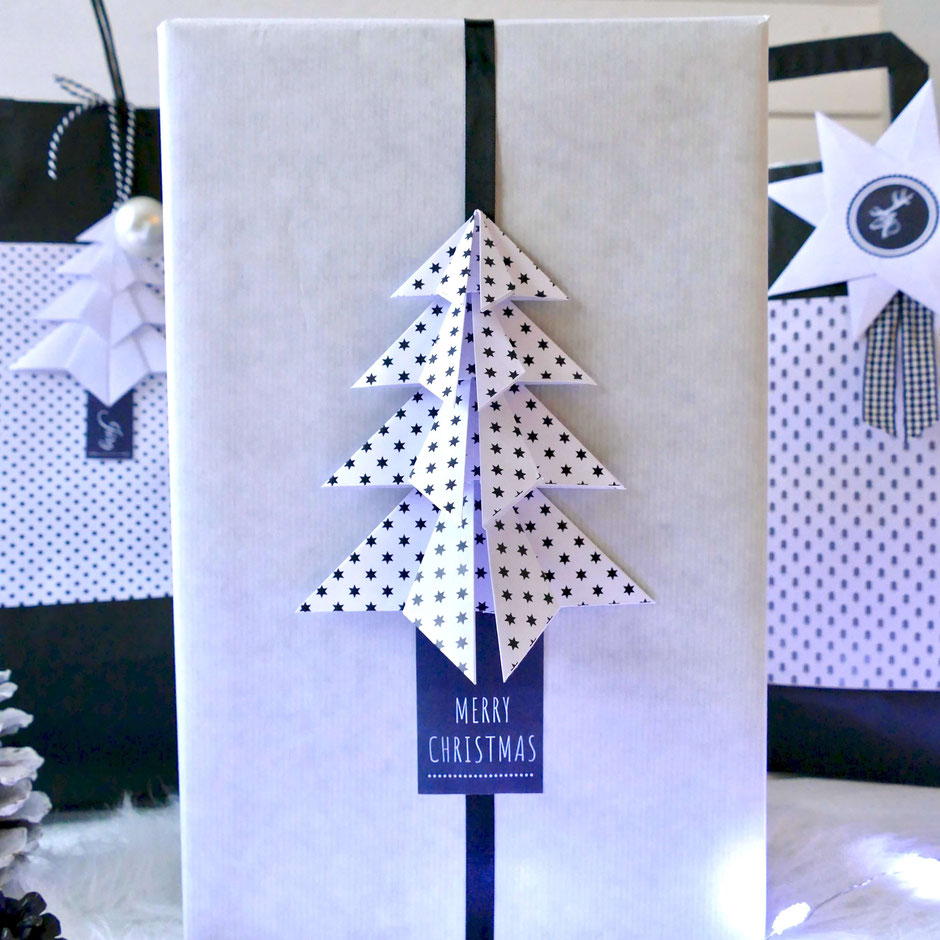 Geschenkanhänger Tannenbäumchen aus Papier mit Sternen