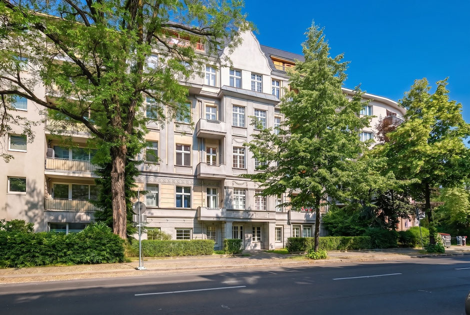 Gepflegtes Gründerzeithaus in Berlin-Steglitz mit bezugsfreier 3-Zimmer-Altbauwohnung