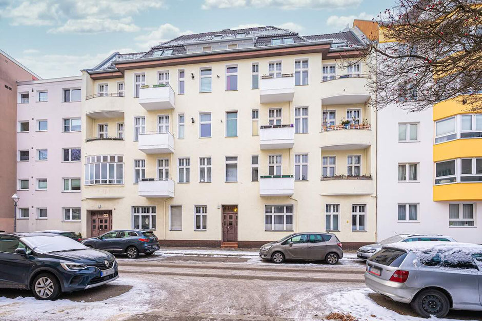 Vorderhaus eines Berliner Altbaus im Falkenhagener Feld Spandau