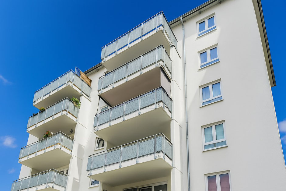 Gepflegte Wohnanlage in Berlin-Pankow mit vermieteter Dachgeschosswohnung in Prenzlauer Berg