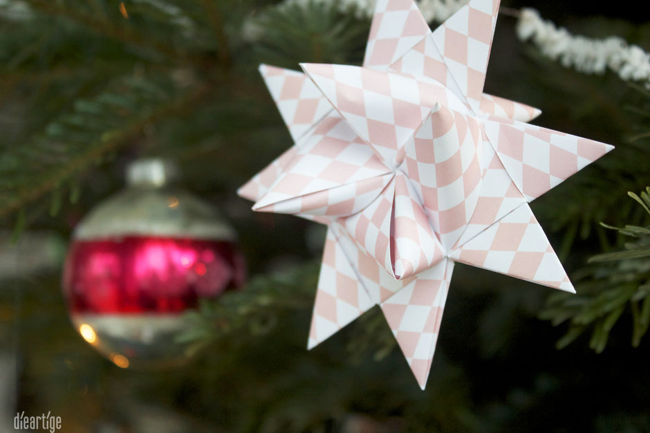 dieartigeBLOG - Fröbelsterne & alter Weihnachtsschmuck für den Weihnachtsbaum, Dekoration