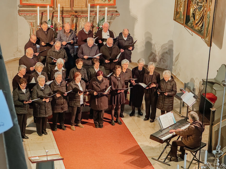 Chorgemeinschaft mit Robert Merkl am Klavier 