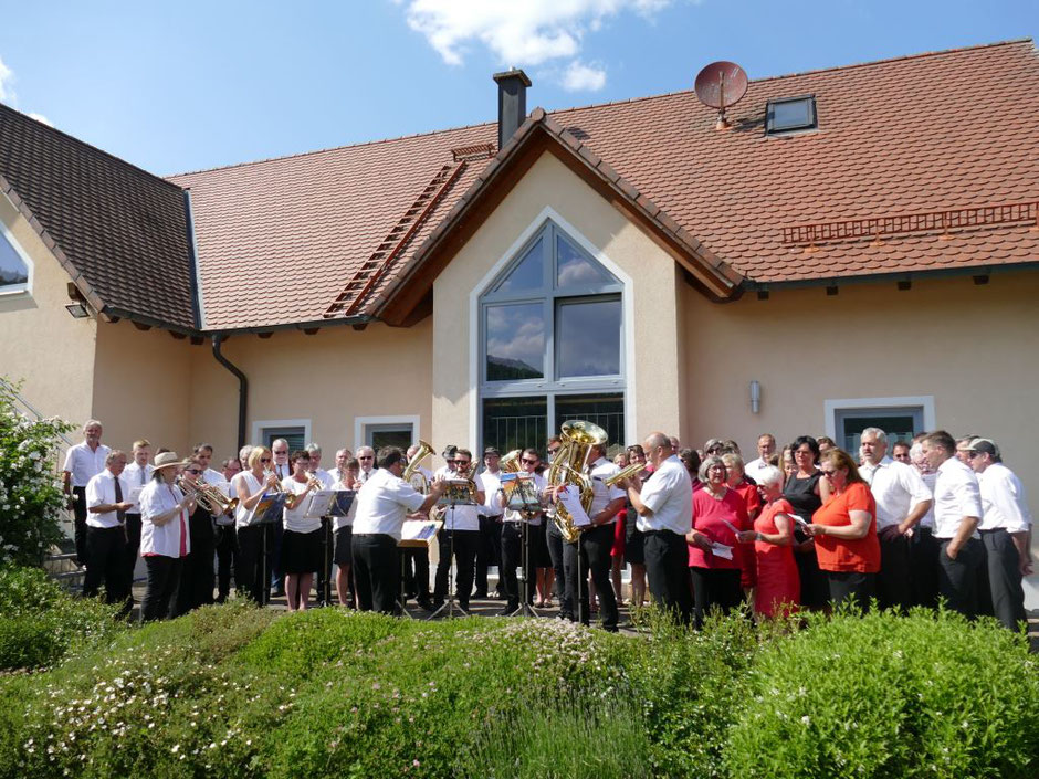  alle mitwirkenden Chöre mit dem Schlusslied „Wahre Freundschaft“