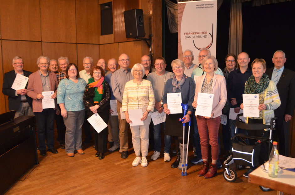 28 Vorstandsmitglieder ehrte der Sängerkreis für ihr ehrenamtliches Engagement