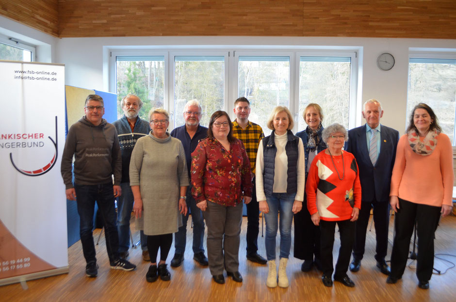 Die neu gewählte Vorstandschaft. v.l.: Jochen Kellner-Bodendörfer, Wolfgang Junga, Elisabeth Hensel, Günter Pölloth, Siegrid Löhner, Kevin Pickel, Katrin Böhm, Susanne Wittekind, Helga Schmidt, Heinrich Bodendörfer, Kerstin Rösel