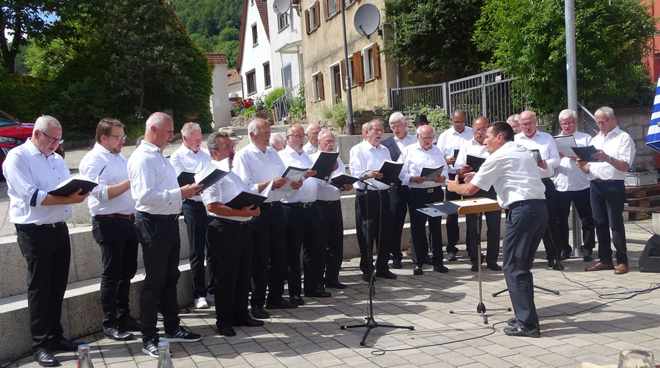 MGV Pommelsbrunn, verstärkt durch die Sänger des MGV Haunritz