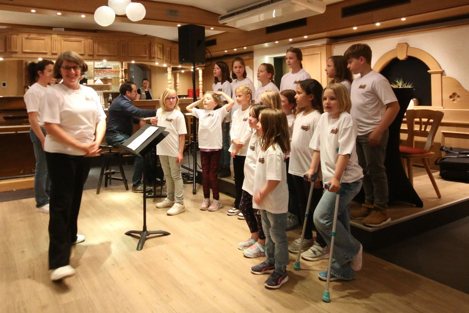 Kinderchor „Happy-Heavenly-Högenbachtaler“