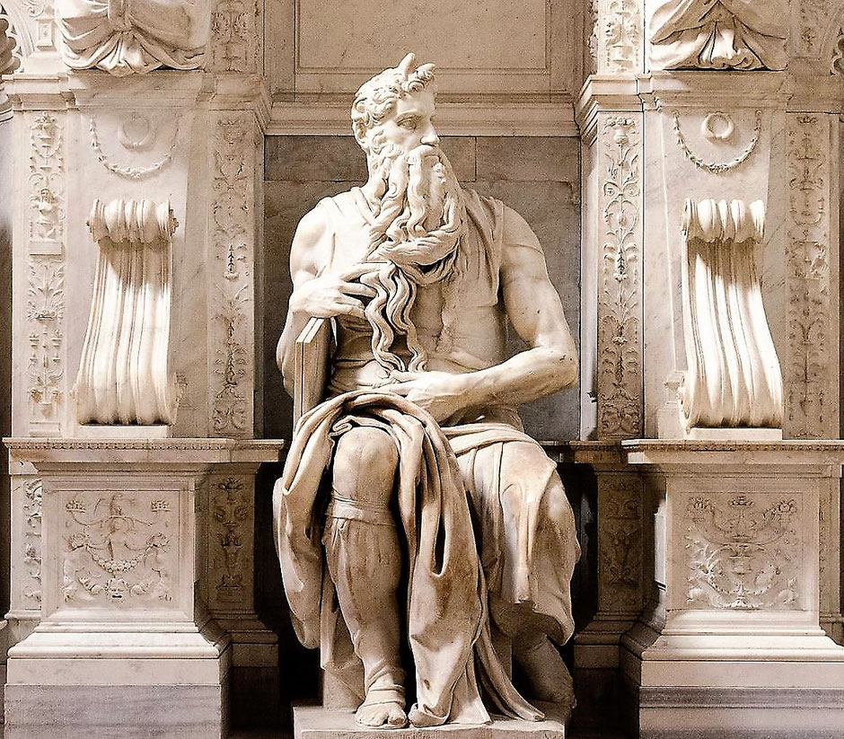Le Moïse de Michel-Ange rattrappant les tables de la loi dont parle Freud . Celui de l'église Saint-Pierre aux liens à Rome - Photo MB