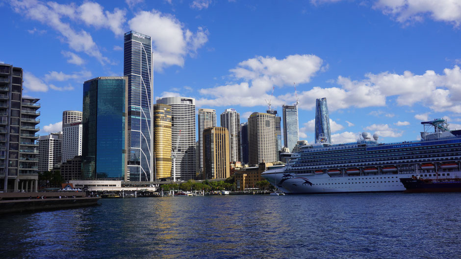 Sydney Harbour und ein paar Wolkenkratzer ...