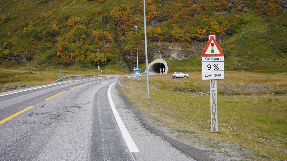 Nordkapptunnel: 212 Meter unterm Meer sind schnell erreicht, das Raufkommen dauert länger.