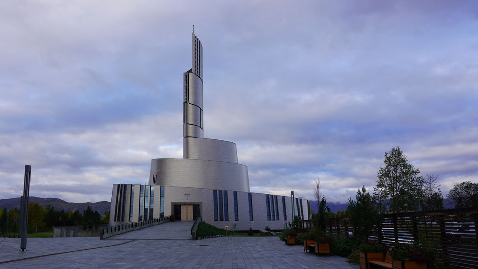 Nordlichtkathedrale in Alta: Gott, Beton und Titan