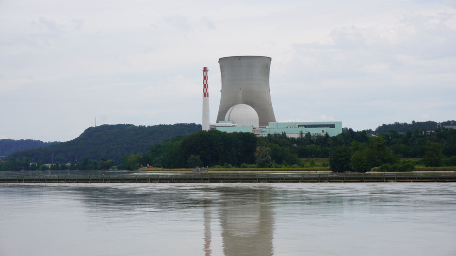 Hier strahlt die Schweiz: Kernkraftwerk Leibstadt an der Grenze